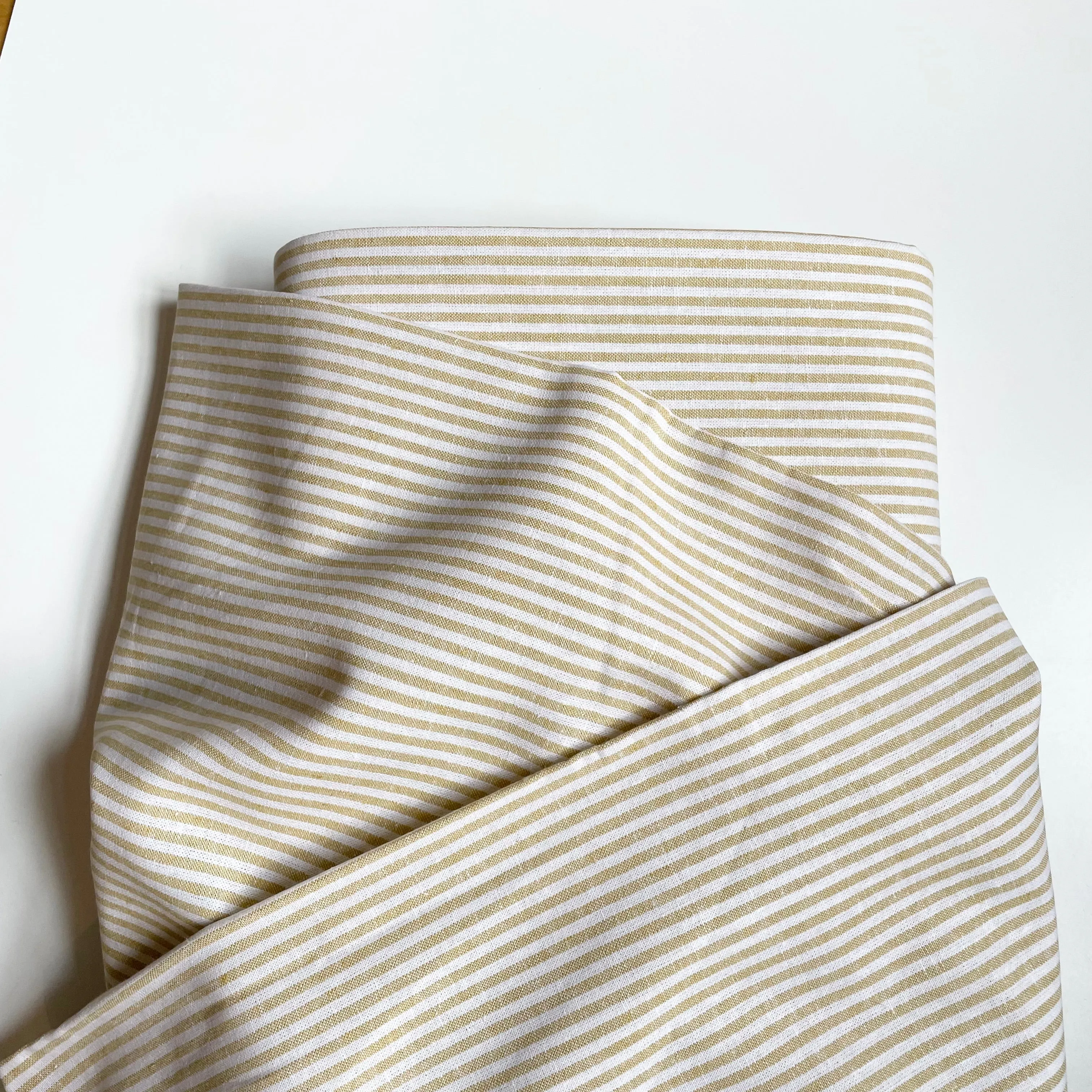 Robert Kaufman : Essex Yarn Dyed Linen / Cotton - Mustard Stripe